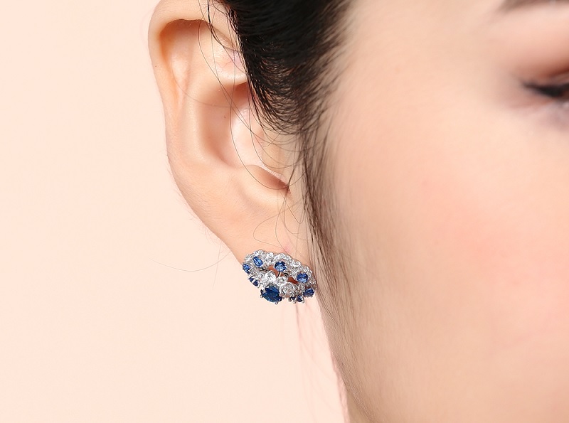 Phần đá xanh xen kẽ đá trắng trông như bông hoa